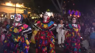 Decenas de catrinas caminan por Mérida y celebran una de las tradiciones más entrañables