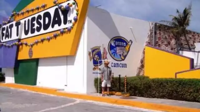Anteriormente la discoteca Fat Tuesday era la más famosa de la zona y era el lugar favorito para ir de fiesta entre universitarios