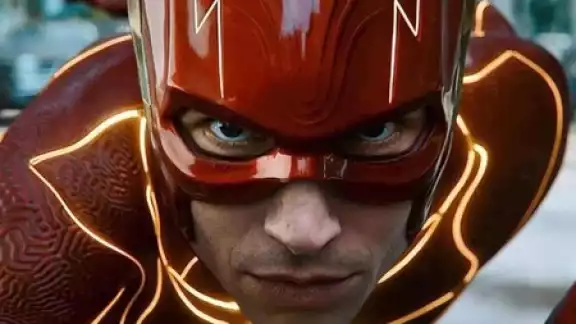 Ezra Miller como Flash en su nueva película