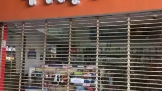 Un negocio de venta de accesorios para mascotas también fue clausurado.