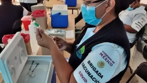 La Costa Maya de Othón P. Blanco de encuentra a 150 kilómetros de la Capital del Estado y los habitantes que ya recibieron su vacuna, tuvieron que trasladarse a Chetumal La Costa Maya de Othón P. Blanco de encuentra a 150 kilómetros de la Capital del Estado y los habitantes que ya recibieron su vacuna, tuvieron que trasladarse a Chetumal