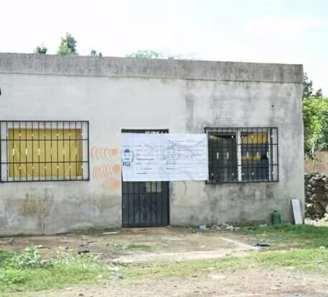 En la puerta de la vivienda fueron colocados sellos de la Fiscalía