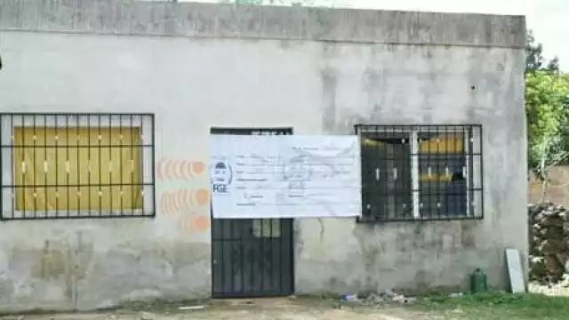 En la puerta de la vivienda fueron colocados sellos de la Fiscalía