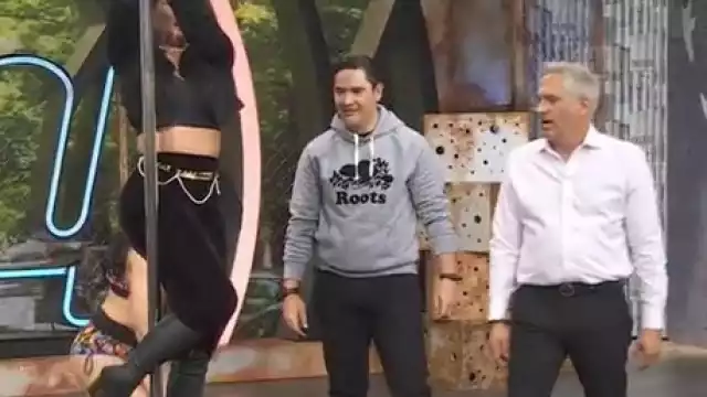 La conductora demostró tener habilidades en el poledance. Foto: Captura de pantalla