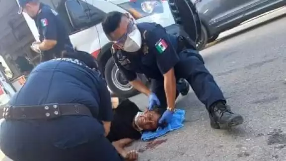 La persona salió disparada de su bicicleta al ser impactado. Foto: Jesús López