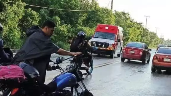 El hombre salió proyectado contra el pavimento, sufriendo serias lesiones en su cuerpo El hombre salió proyectado contra el pavimento, sufriendo serias lesiones en su cuerpo