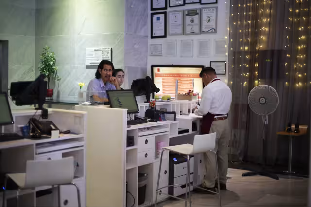 Diputados de Quintana Roo exigen sanciones a empresas que simulan aplicar la “Ley Silla"