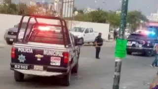 Tras cometer el asalto, el sujeto armado agarró todo el dinero en el lugar