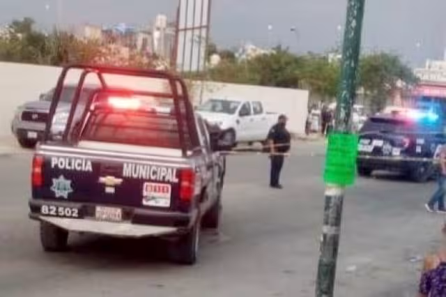 Tras cometer el asalto, el sujeto armado agarró todo el dinero en el lugar