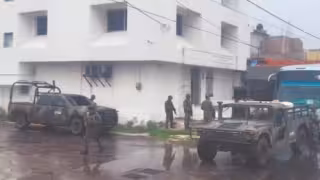 Detienen a dos hombres por posesión de arma de fuego en Candelaria