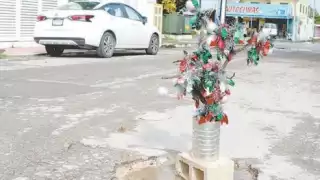 Aparecen baches navideños en la colonia Proterritorio en Chetumal