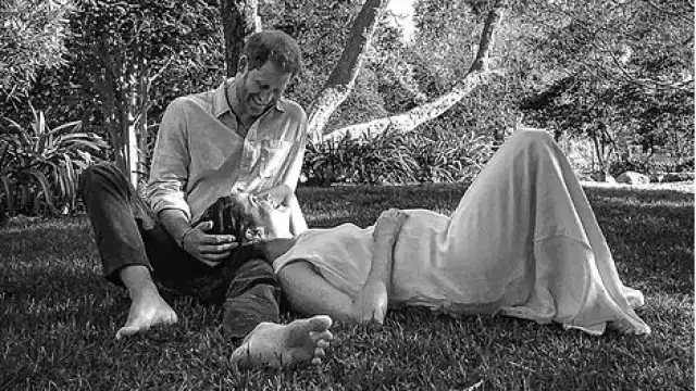 Meghan y el príncipe Enrique anuncian que tendrán un hijo