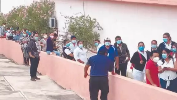 Personal médico de los centros de salud de Calakmul, Palizada y Escárcega, se manifestaron en días pasados Personal médico de los centros de salud de Calakmul, Palizada y Escárcega, se manifestaron en días pasados