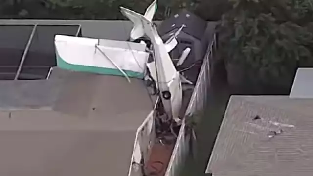 Mueren dos personas al estrellarse una avioneta contra una casa en Florida