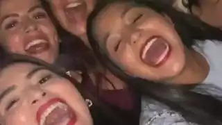 La actriz compartió dos video de su noche de fiesta a través de su cuenta de Instagram