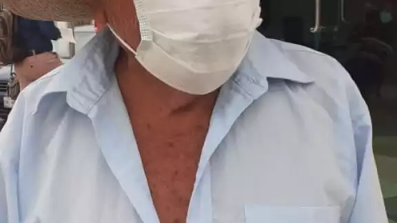 El doctor es quien platicó sobre este antibacterial El doctor es quien platicó sobre este antibacterial