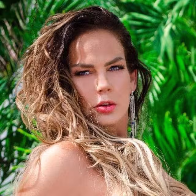 "Aquí siendo toda una fantasía" escribió la cubana