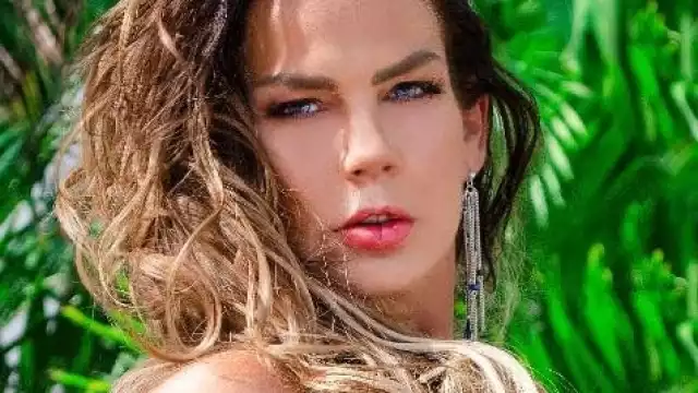 La actriz se mostró muy contenta de compartir este momento especial con su mascota