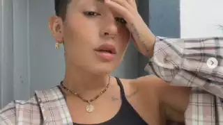 Desde su últomo cambio de apariencia, la hija de Niurka ha mantenido el mismo look con la cabeza afeitada