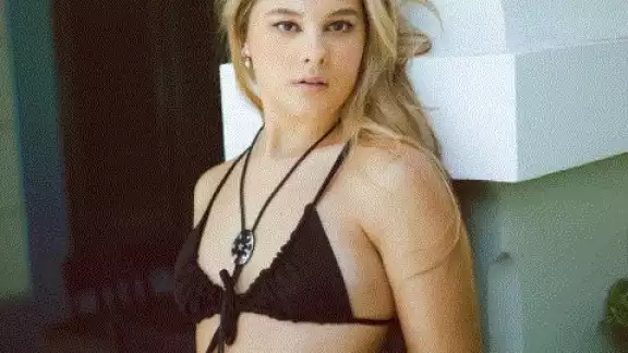 Manuela Sánchez Michel tiene solo 20 años de edad, es la hija mayor de Alejandro Sanz Manuela Sánchez Michel tiene solo 20 años de edad, es la hija mayor de Alejandro Sanz