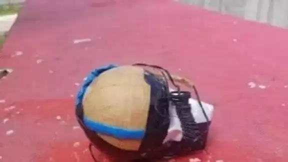 No se trataba de un artefacto explosivo, sino de un juego pirotécnico conocido como bomba de humo. Foto: Por Esto! No se trataba de un artefacto explosivo, sino de un juego pirotécnico conocido como bomba de humo. Foto: Por Esto!