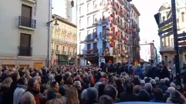 Miles de personas se dieron cita enla plaza