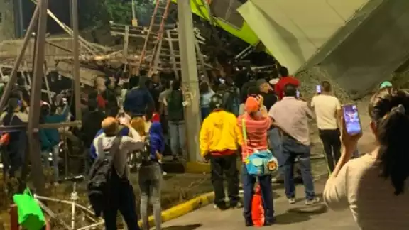 Continúan los trabajos de rescate en la zona Continúan los trabajos de rescate en la zona