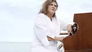 Entre lágrimas, contó a Por Esto! su sentir tras la partida de Armando Manzanero.