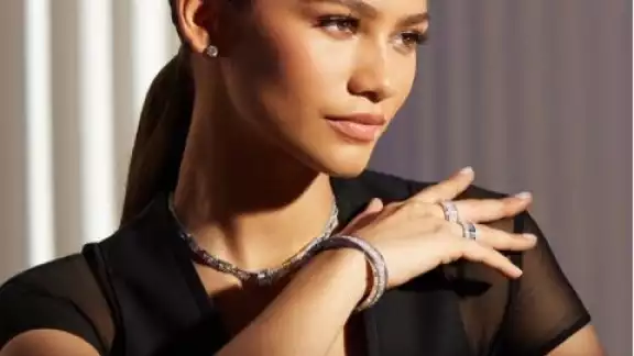 Zendaya esta de manteles largos festejando su cumpleaños 25 Zendaya esta de manteles largos festejando su cumpleaños 25