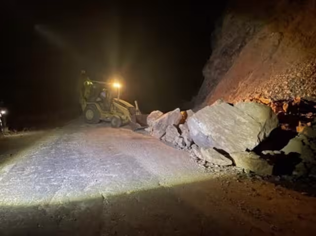 Derrumbe en tramo carretero Oaxaca-Tehuantepec tras sismo de 6.3