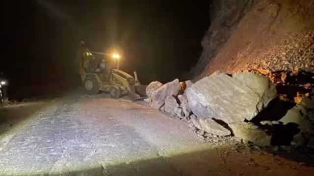 Derrumbe en tramo carretero Oaxaca-Tehuantepec tras sismo de 6.3