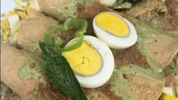 Los papadzules son un alimento casi sagrado en la península. Los papadzules son un alimento casi sagrado en la península.