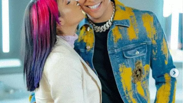 El cantante mencionó que Stephanie Hernández quería dinero y que él prefirió decirle a su esposa