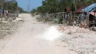 En esta zona viven 700 familias que enfrentan problemas como la violencia intrafamiliar y el peligro de la alta tensión en Playa del Carmen