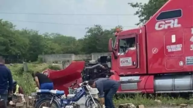 Luego de realizar rapiña, pobladores venden cajas de leche en grupos de Facebook en Seyé