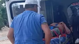 Trabajador de construcción cae de un andamio en Chetumal