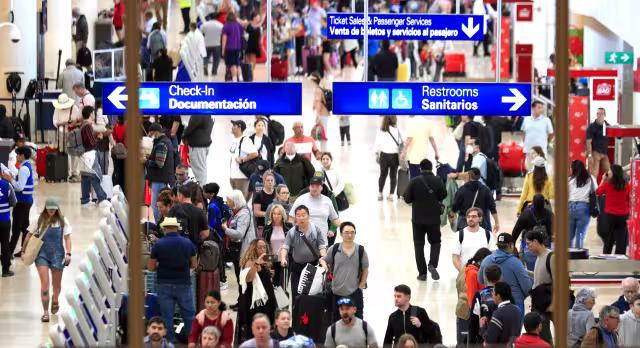 Miles de pasajeros sufrieron complicaciones al viajar debido a las condiciones climáticas en Estados Unidos