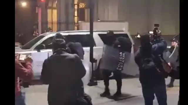 Los policías arribaron la noche de este viernes al recinto