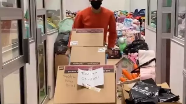 Poco más de las 3 de la mañana para acomodar juguetes para los niños del DIF Capullo