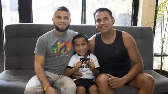 Michel vive en un ambiente lleno de amor y cariño por parte de sus padres