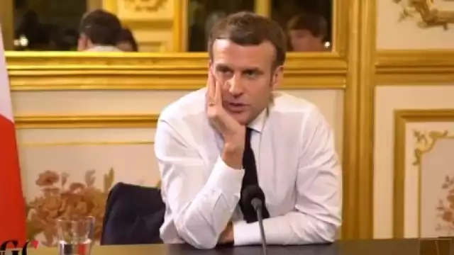 Un hombre lanzó un huevo este lunes contra el presidente francés, Emmanuel Macron, en los pasillos de un congreso internacional para profesionales de la restauración celebrado en Lyon
