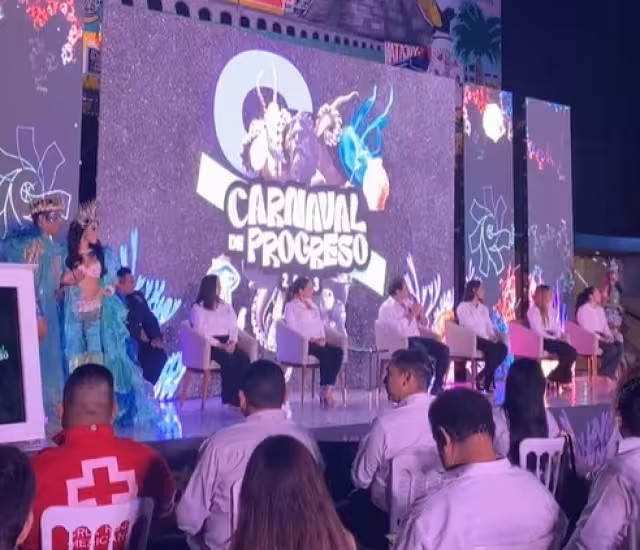 La cita es en punto de las 7:00 pm en el malecón tradicional