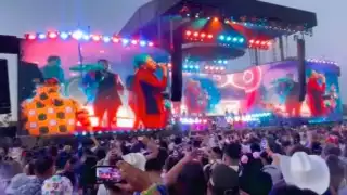 La banda mexicana reunió a más de mil personas en el escenario que se presentó en Coachella. Foto: Captura de pantalla