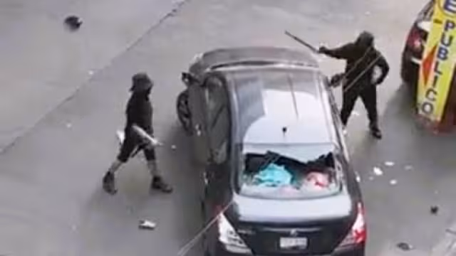 El pasado miércoles se registró una agresión por parte de activistas feministas que ocupan la CNDH. Foto: Captura de pantalla