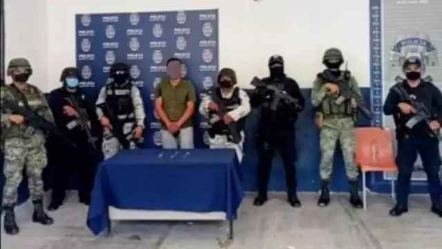 El hombre, que intentaba realizar un trámite en la Dirección de Tránsito en Chetumal, fue detenido en posesión de droga