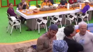 ¿Se va expulsado? Kunno agrede a Julio Camejo en La Granja VIP (VIDEO)