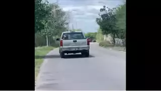 La joven pudo grabar a la camioneta que la seguía