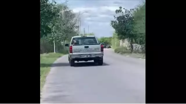 La joven pudo grabar a la camioneta que la seguía