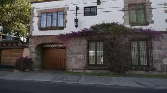 Fachada de la casa donde el escritor pasó los últimos años de su vida