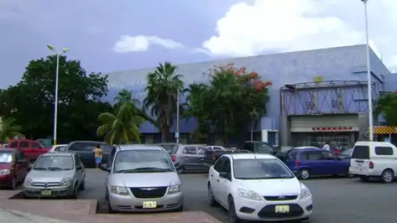 Con la llegada de Cinépolis, el cine Blanquita vio su decadencia hasta que en 2002 cerró de manera definitiva Con la llegada de Cinépolis, el cine Blanquita vio su decadencia hasta que en 2002 cerró de manera definitiva